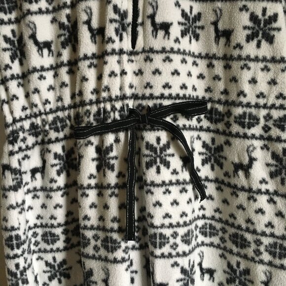 La Vie En Rose Soft Fleece Hooded Reindeer and Snowflake Onesie - Picture 6 of 16